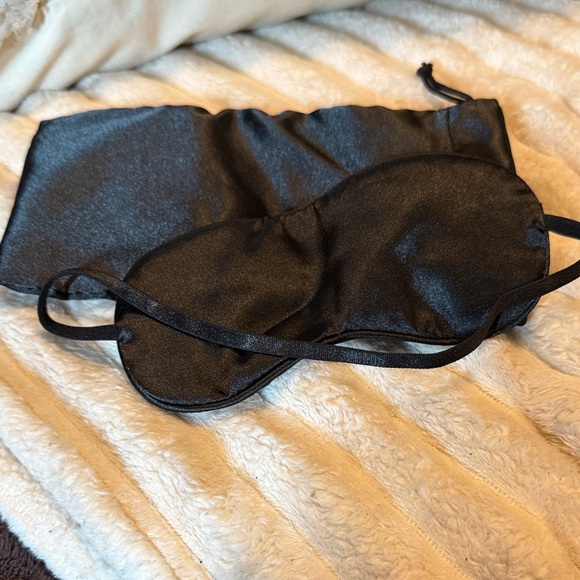 CC GWP Beauté Black Sleep Mask & Dust Bag Set Travel Gift - Picture 4 of 4
